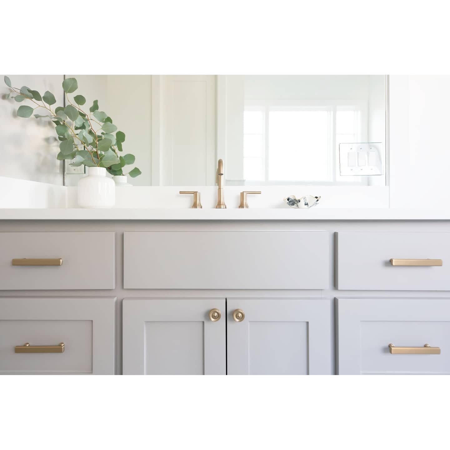 A morning of back to back cabinet meetings and I am pumped! Kitchen and baths on repeat! 🤎🤎

Photo @rubyandpeachphoto 
Design @andriafromminteriors 
Builder @mch_constructionoftn