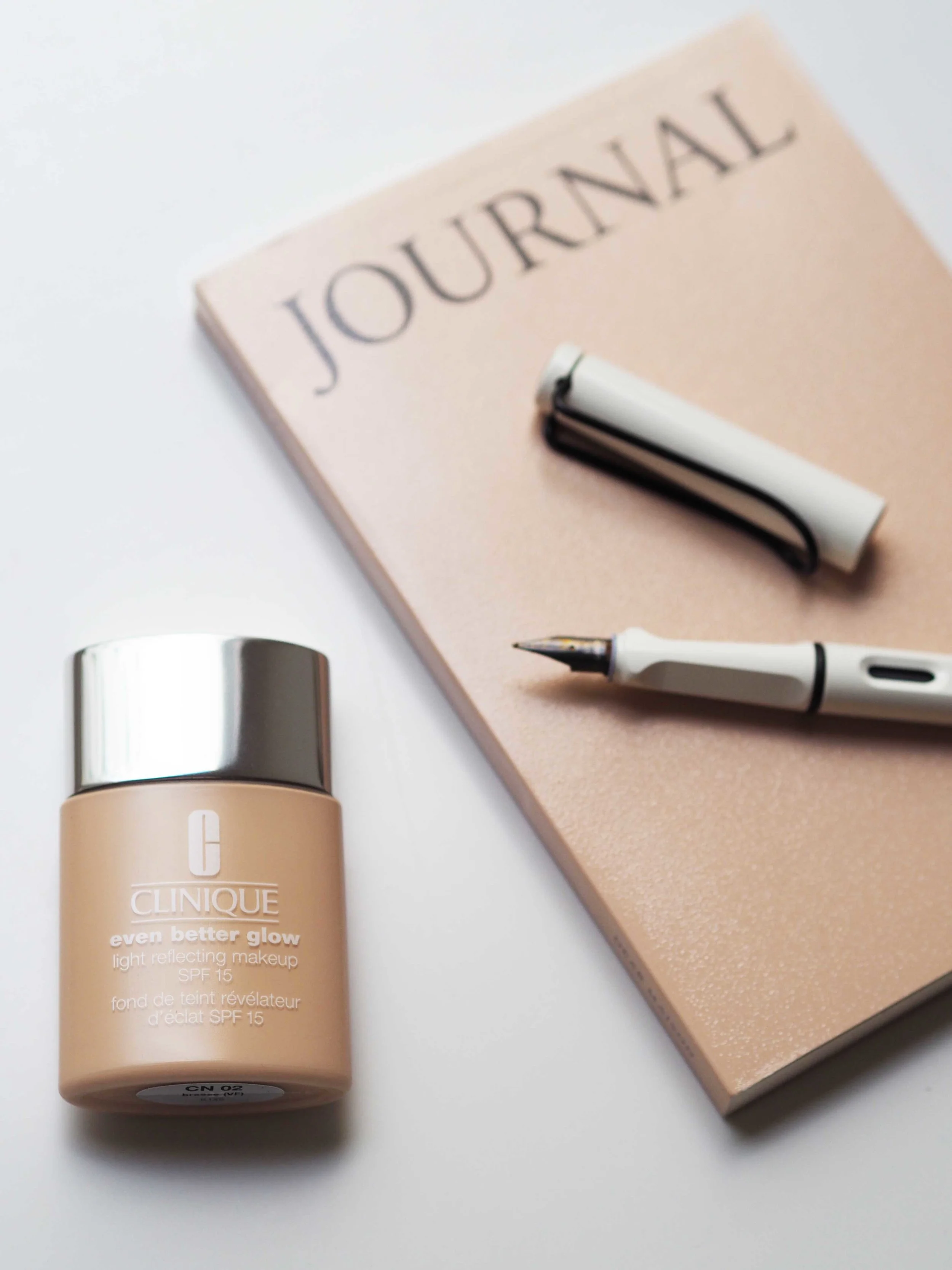 CLINIQUE'S even better glow foundation | picture by birdsneverbored.com