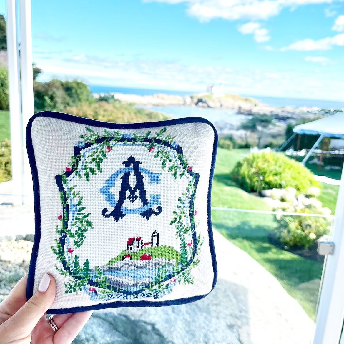 Absolutely love seeing my clients turn their Crests into Needlepoint! Perfect for a ring bearer pillow 🥰