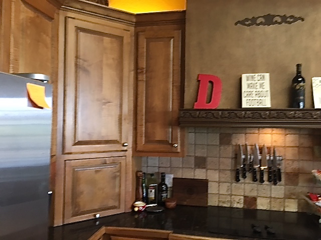 Before: Limited counter surface and wasted space 