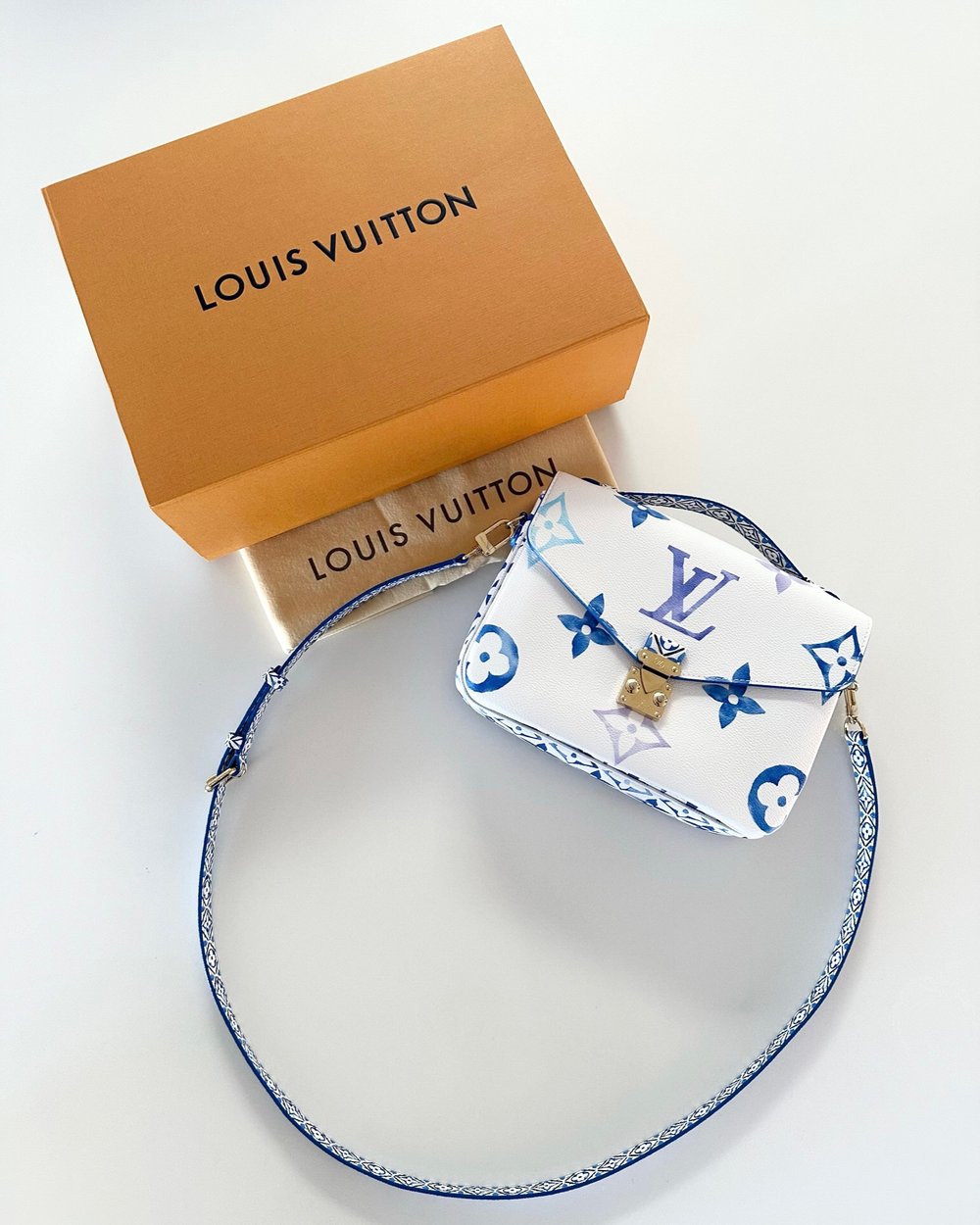 Louis Vuitton Monogram Reverse Canvas Pochette Meti — Nicole Cripe Style