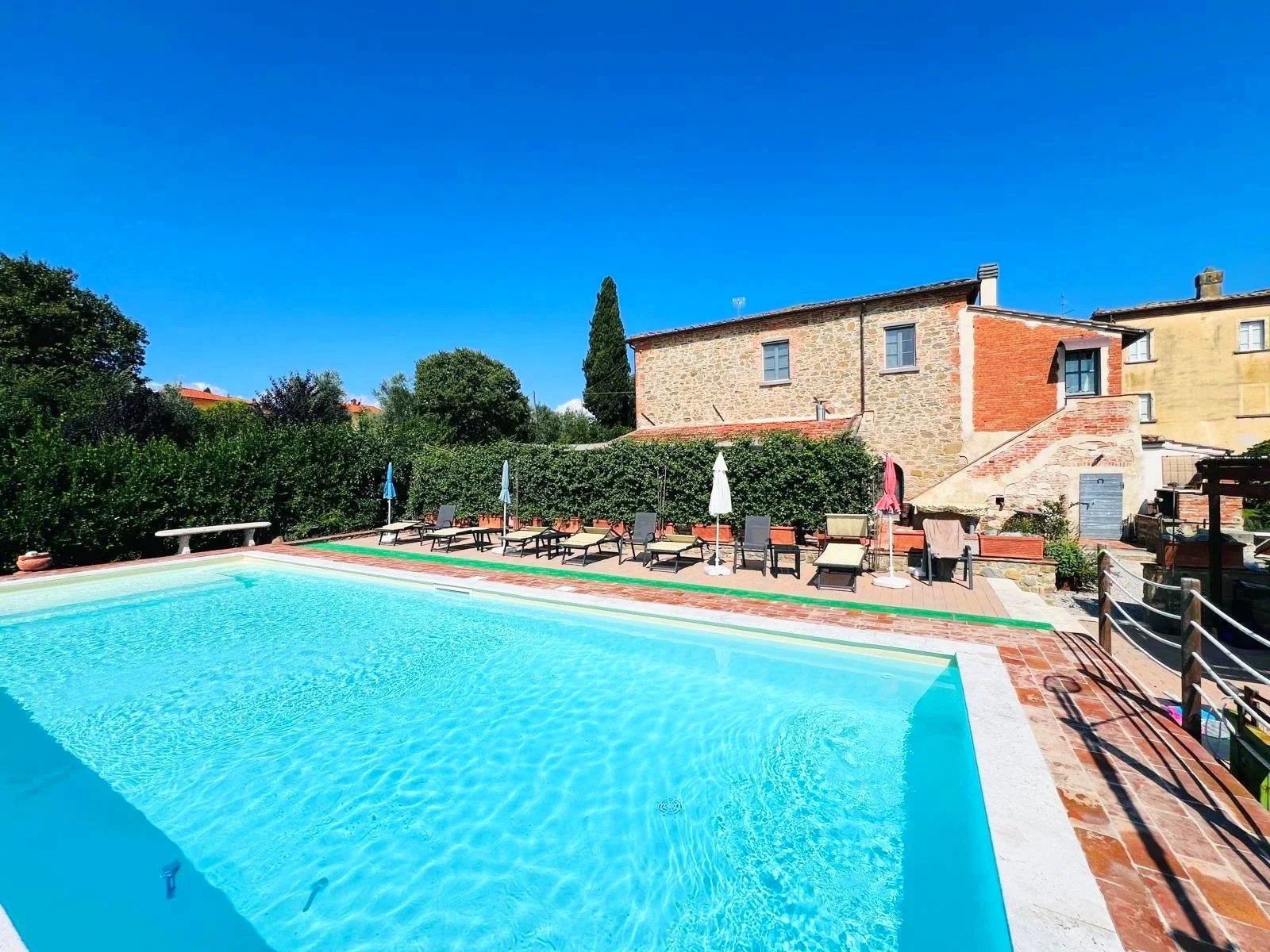 Art Retreat Italy Tuscany art trip Azenart painting holidays Europe