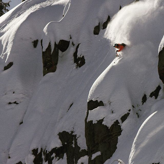 @joshdaiek deep in the sublime conditions we've had here in the Tahoe backcountry. Lots more from this day. Fun crew with @thewillygoat @davetrout 🎥: @danehenrydigital - still from video
--------------------------------------
#tahoe #pow #joshdaiek 