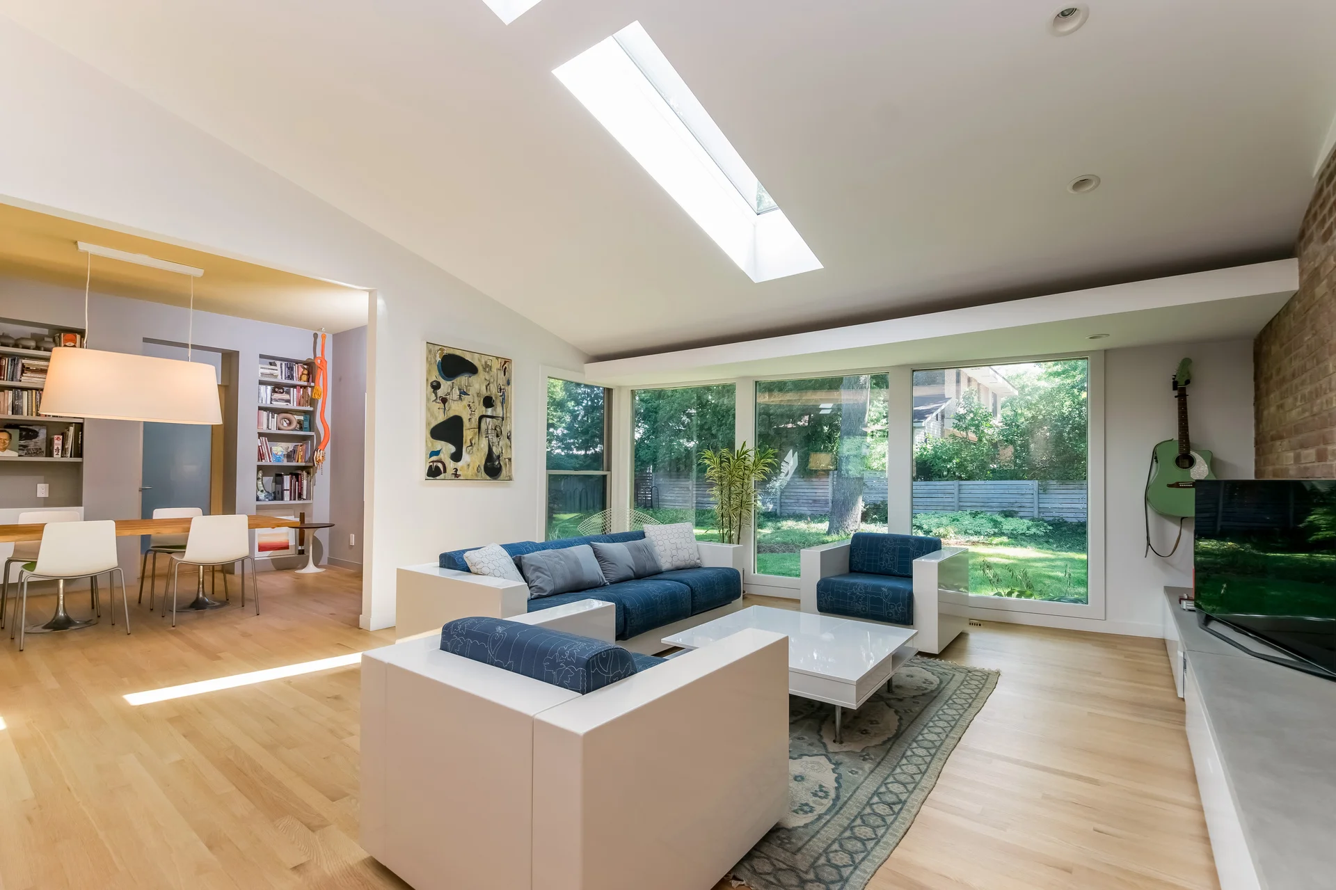 010-Living_Room-3163295-medium.jpg