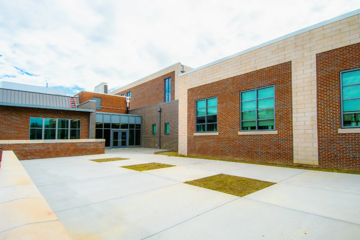 exterior-04.jpg