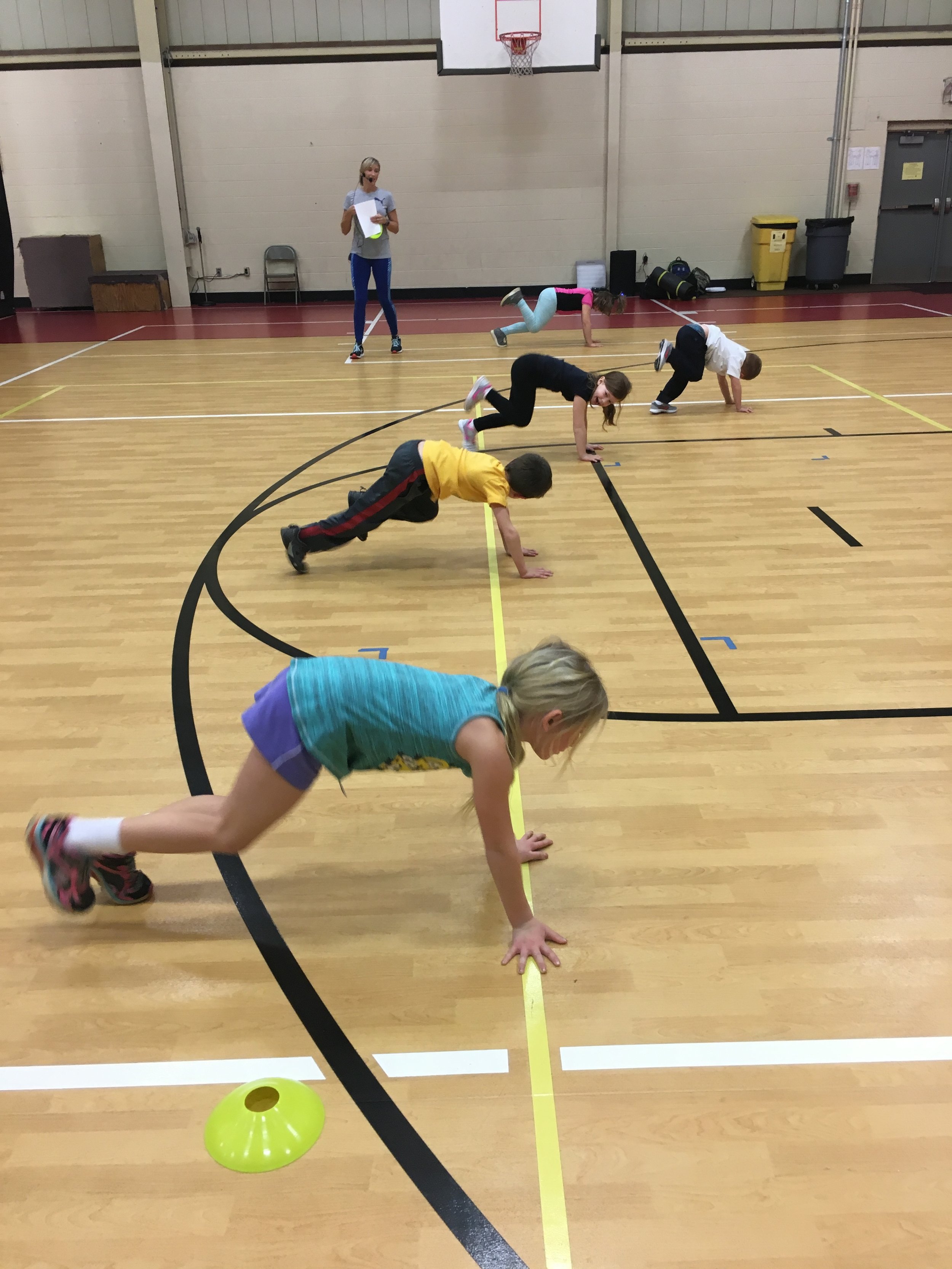Cone Obstacle Course: Mountain Climbers