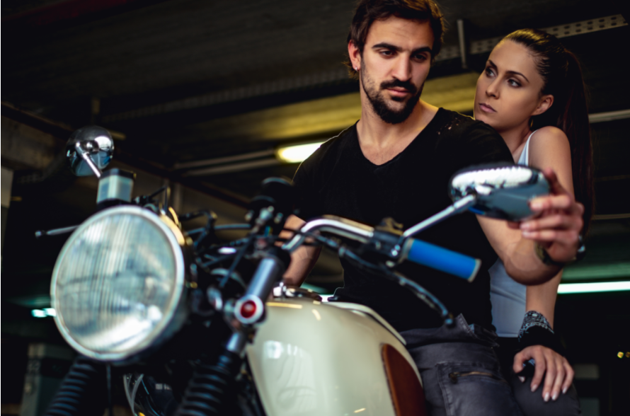 How to Spot a Narcissist: Red Flags to Watch Out For and Ways to Cope