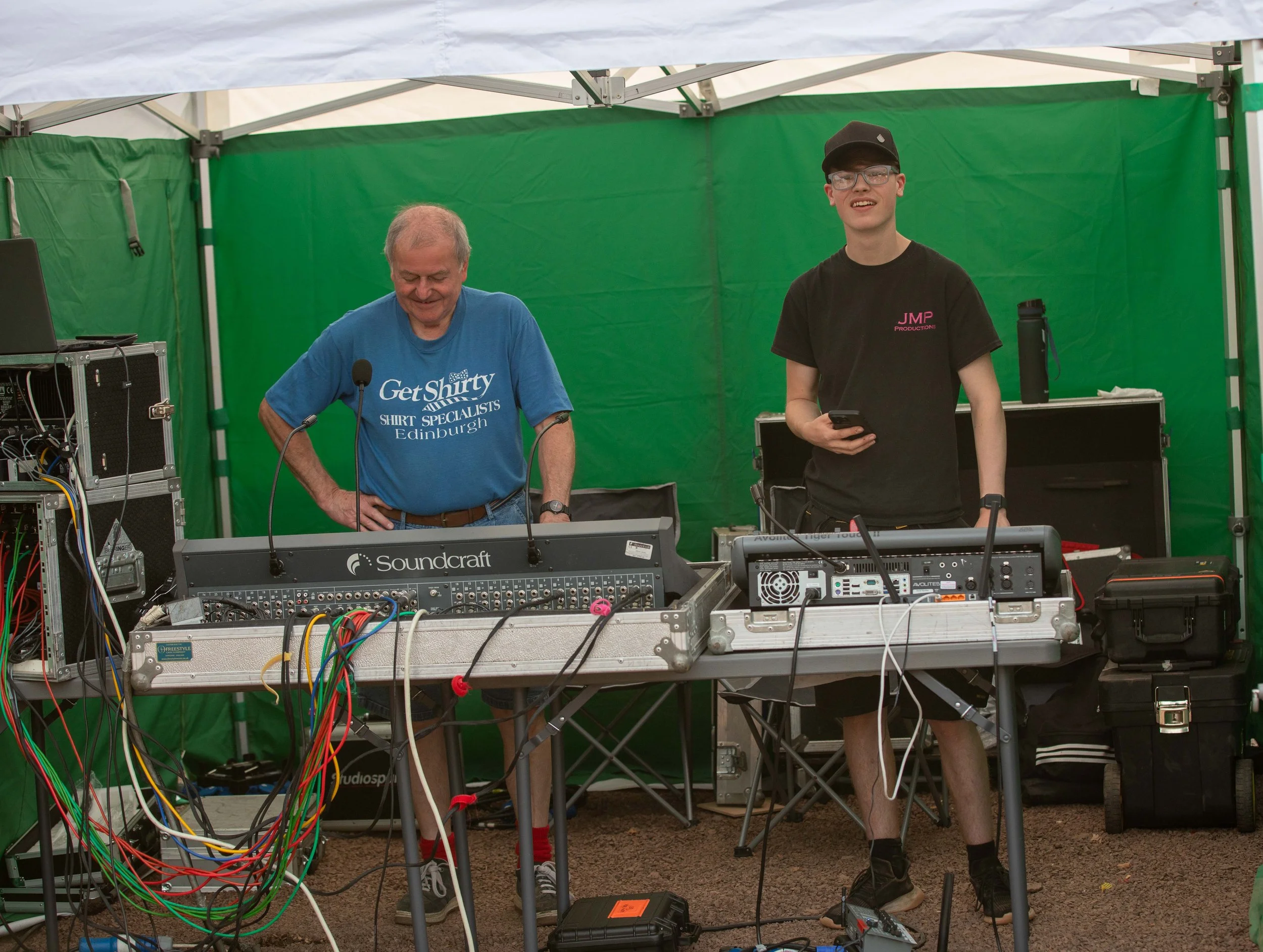 Hops in the garden 2023-23.jpg