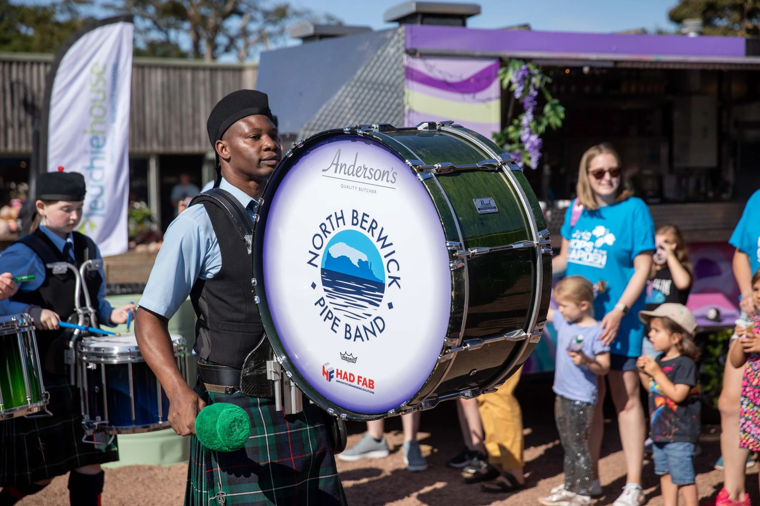 Hops in the garden 2023-21.jpg