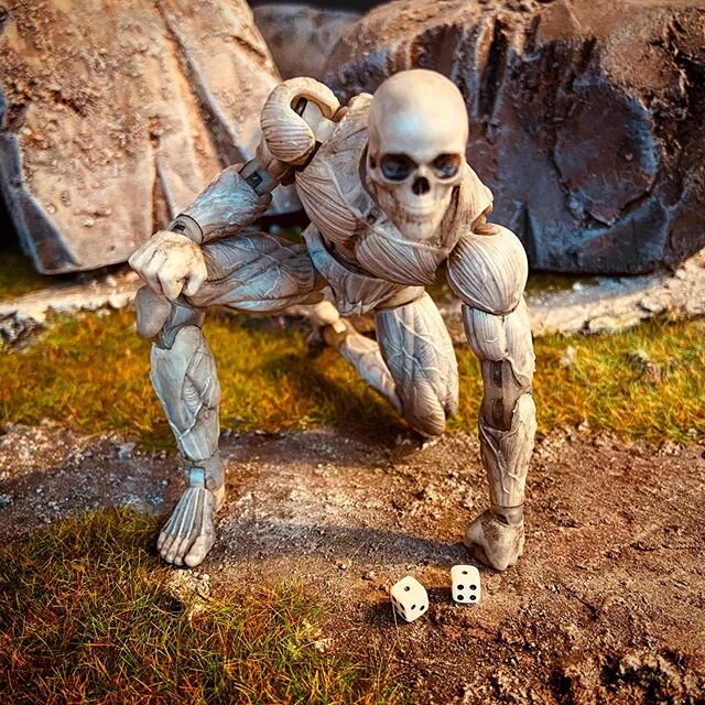 I rolled snake eyes! #artbones #artbonestudio #acbacommunity #epictoyart #toysrmydrug #one12collective #toysyndicate