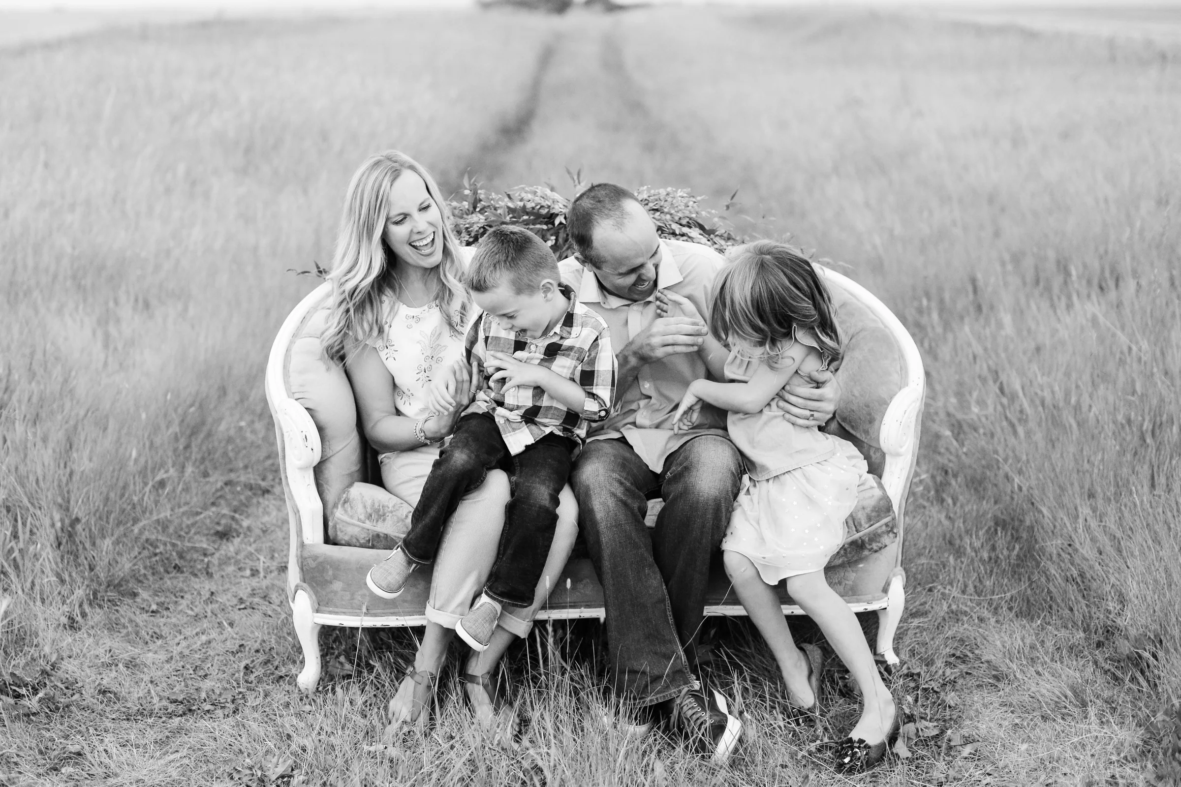 Lindsay_Skeans_Photography-Sofa_Sessions-3.jpg