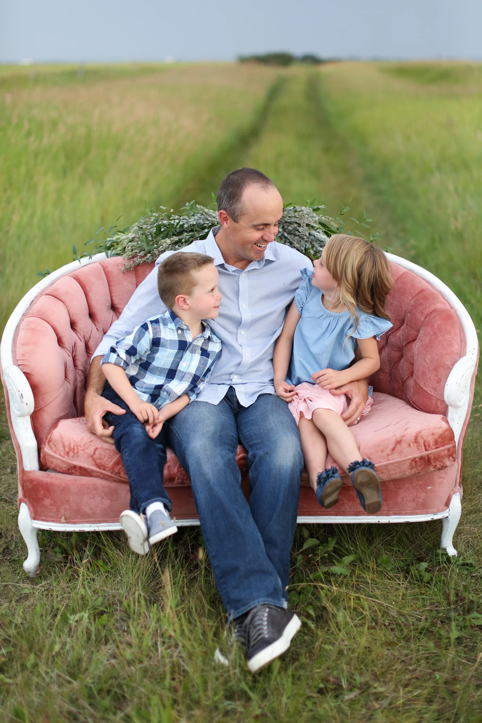 Lindsay_Skeans_Photography-Sofa_Sessions-12.jpg
