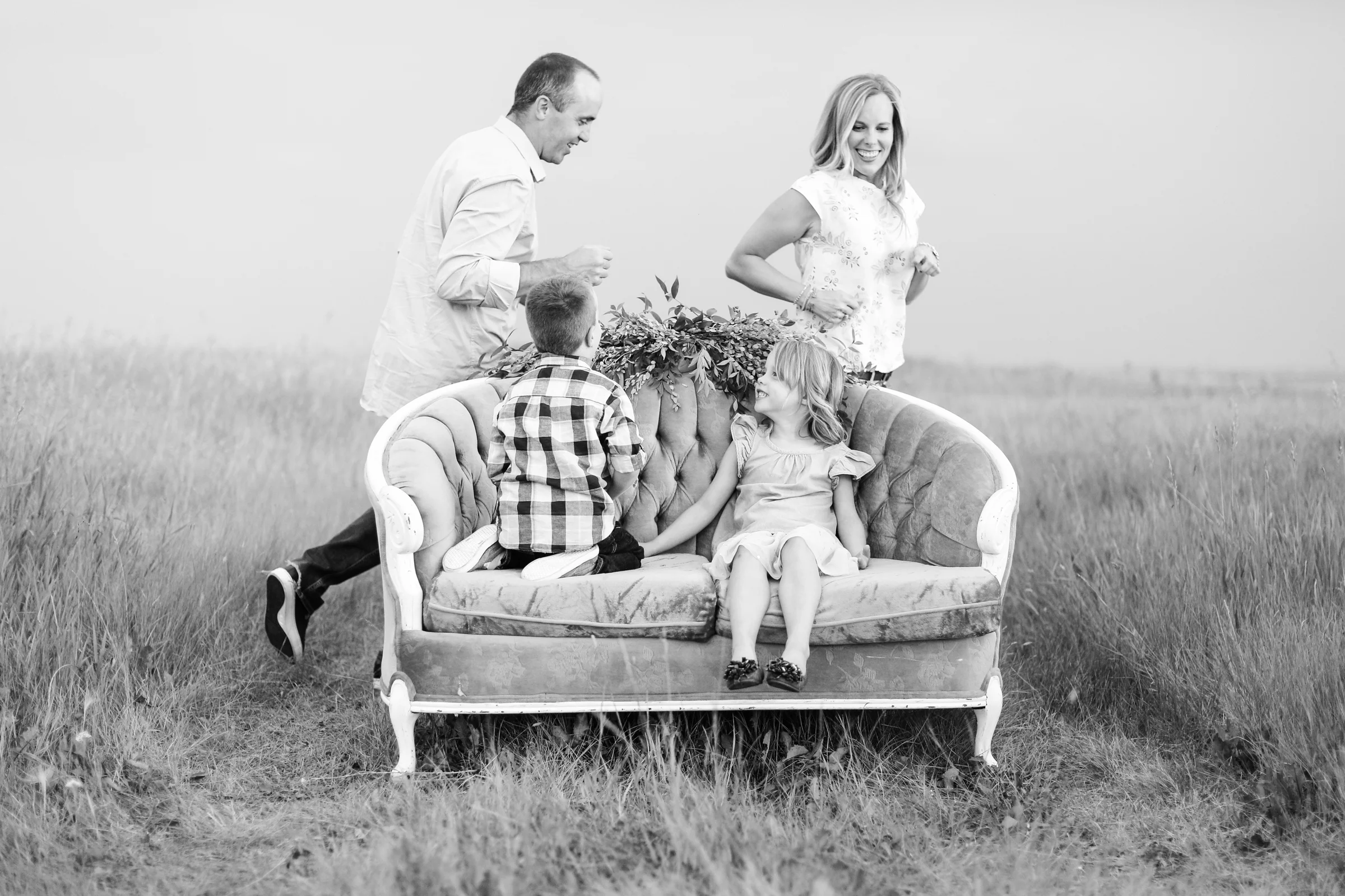 Lindsay_Skeans_Photography-Sofa_Sessions-19.jpg