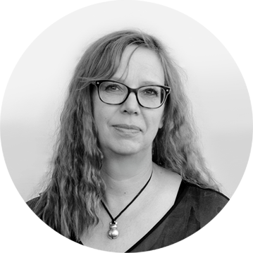 Elina Vättö Pukusuunnittelut ja puvustukset; teatteri, tanssi, elokuva ja ooppera 040 5812718 elina@hengari.net