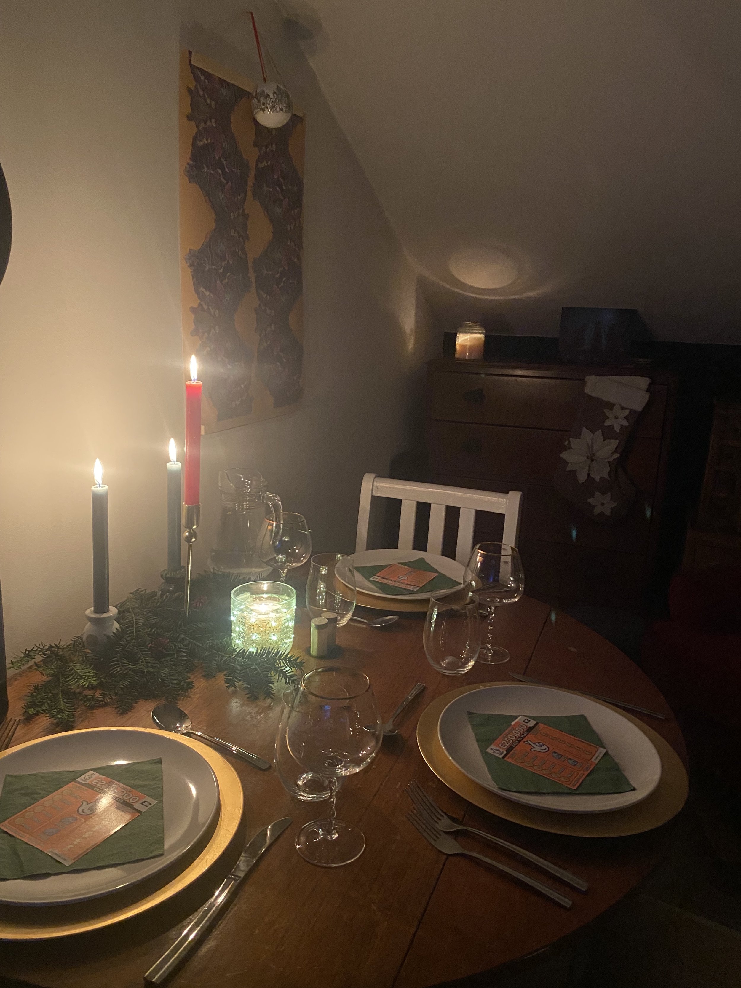 yule dinner party decor