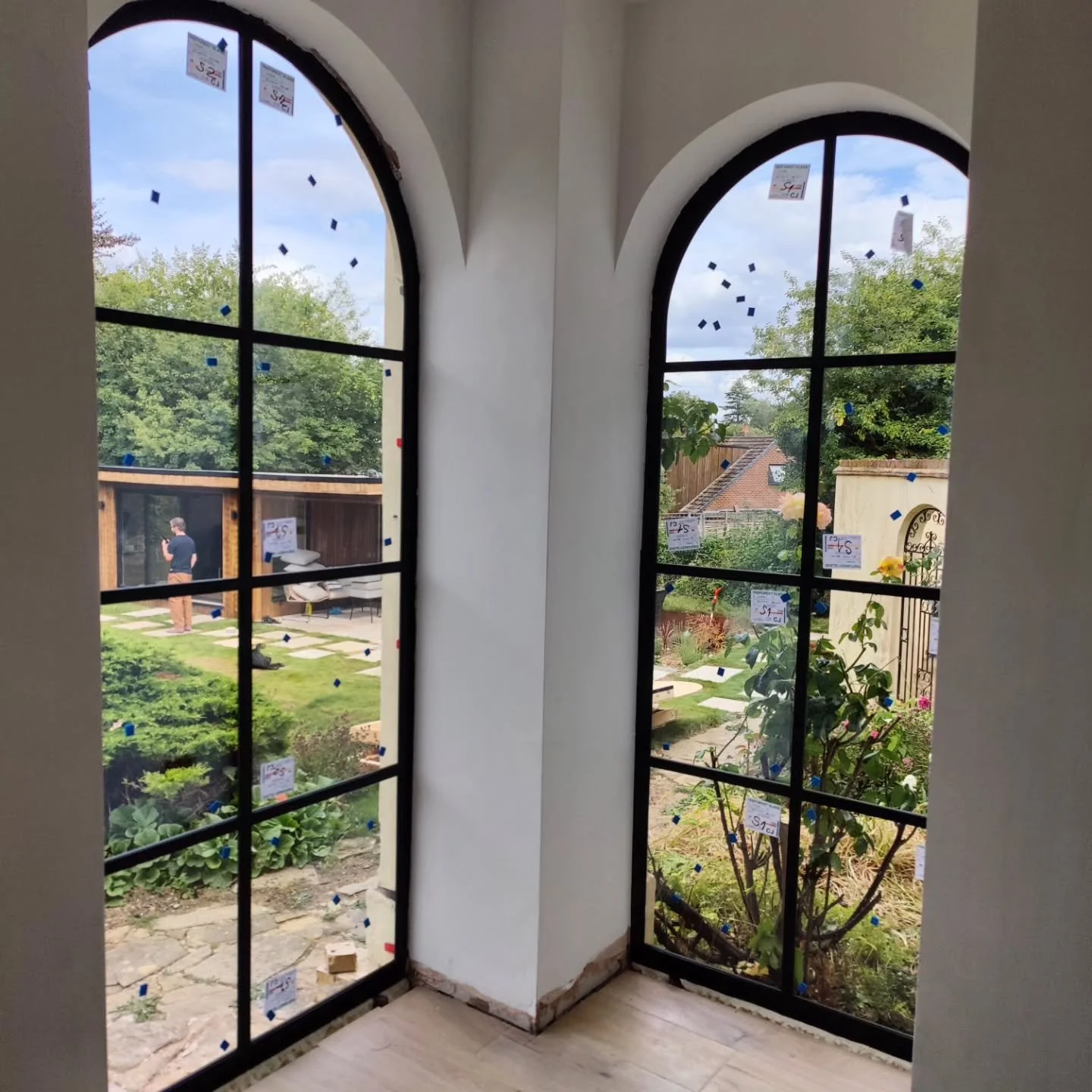 Wow first day of install complete.... More progress photos to follow... ✨
#interiordesignbuckinghamshire #steelwindows #georgianhouse #construction