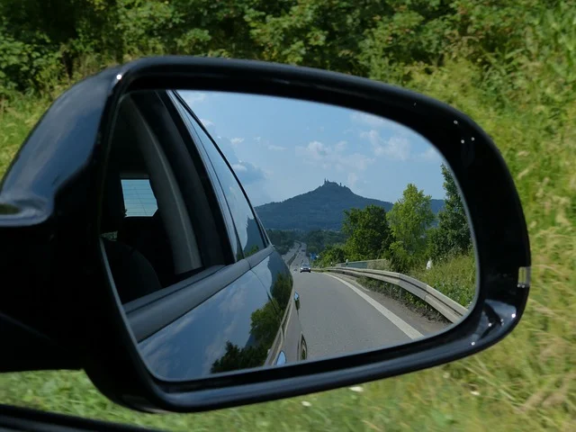 rear-mirror-167581_640.jpg