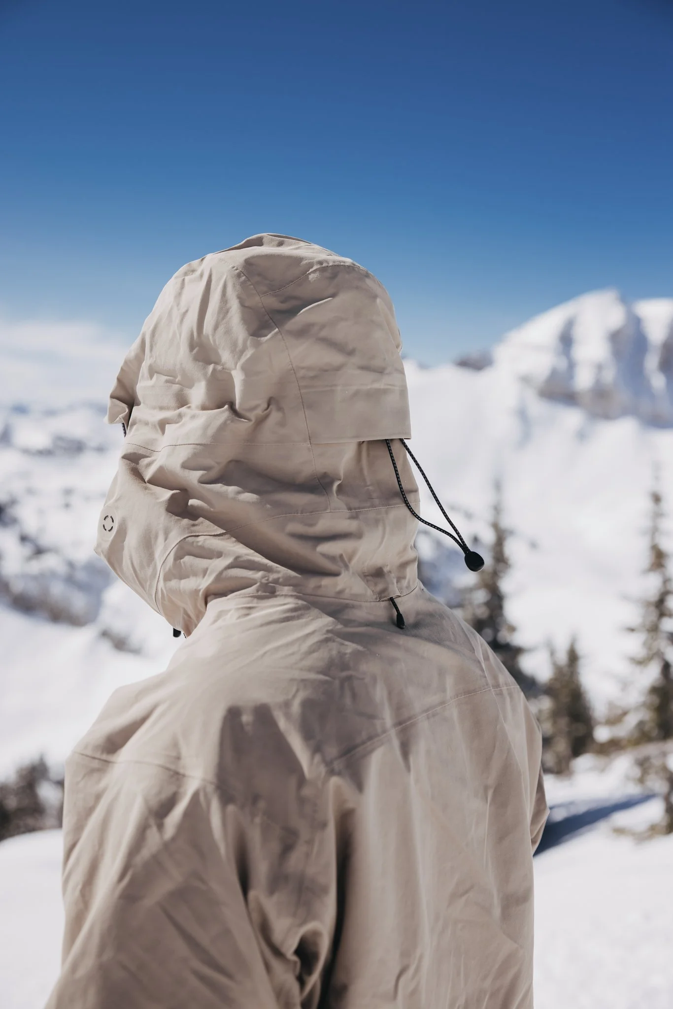 W25-14978110200_AK_HltkStrtchJkt-SmmtTp_W25_JacksonHole_WY_BrandonParrish_0489.jpg