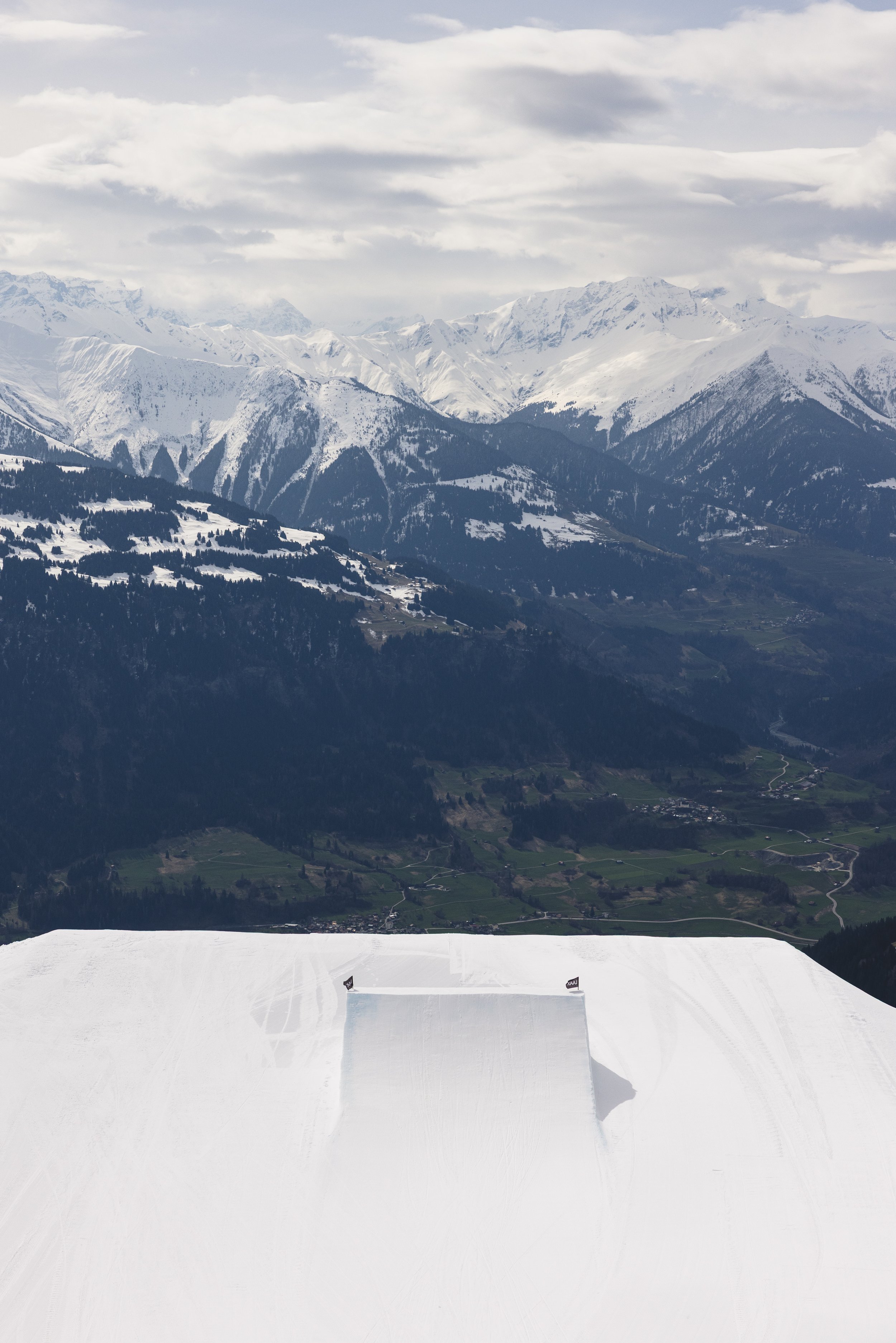 Enviro_Day2_LAAX_Switzerland_BrandonParrish_0103.jpg