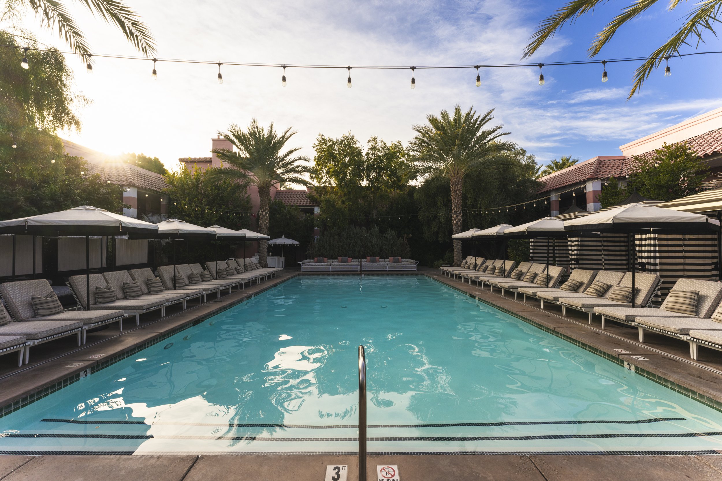 TheSandsResortSpa_IndianWells_CA_1985.jpg