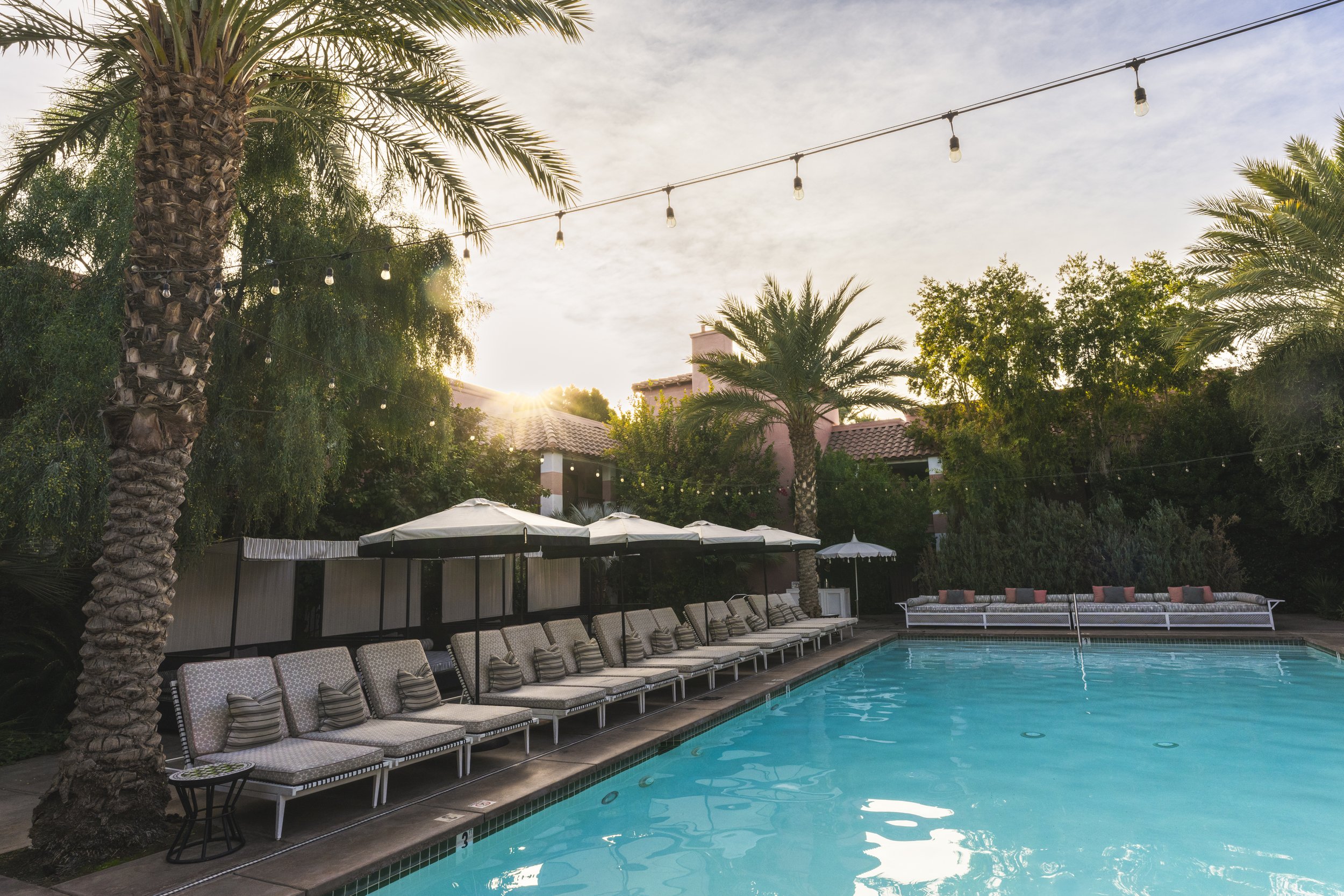 TheSandsResortSpa_IndianWells_CA_1988.jpg