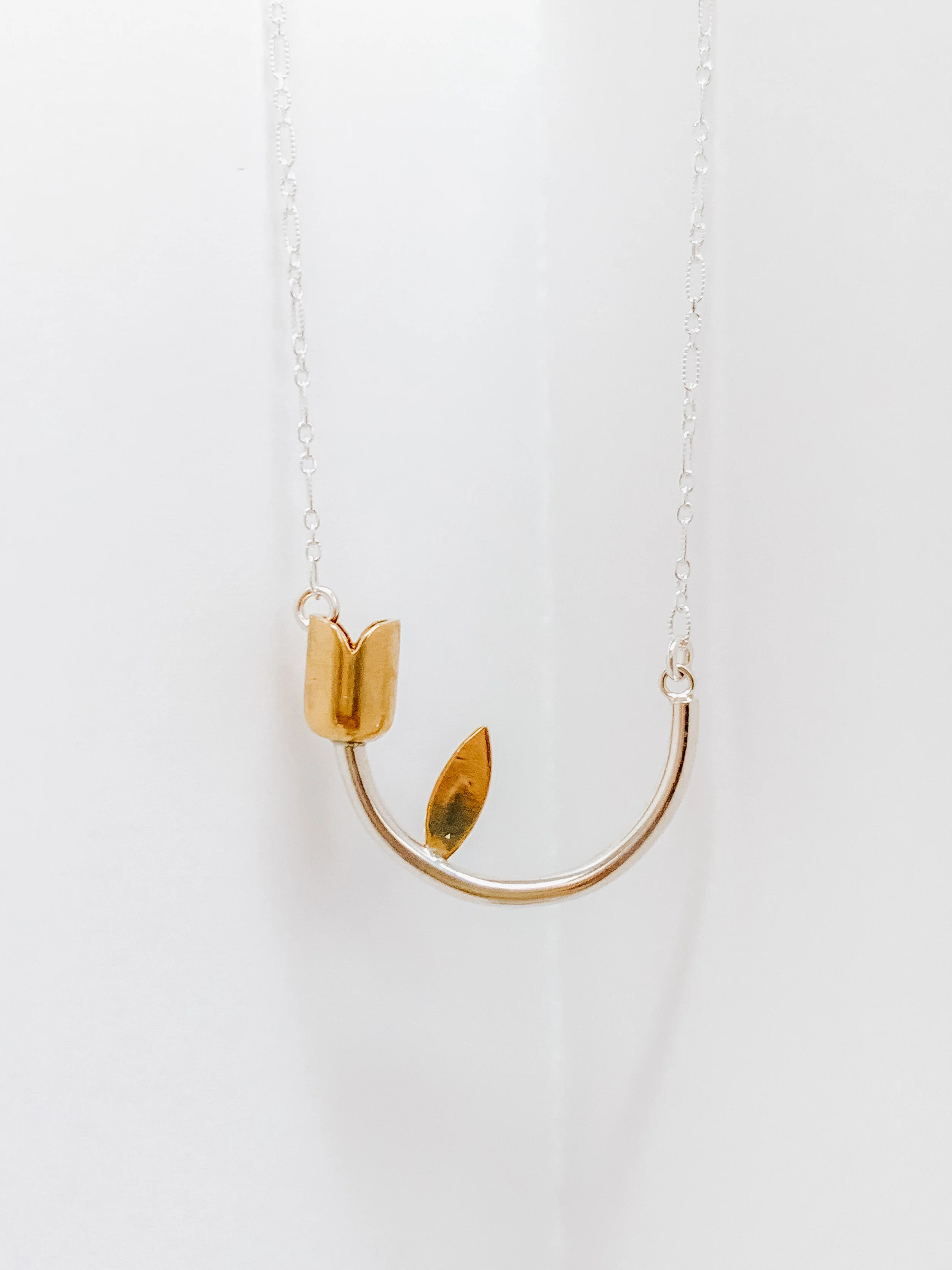 Tulips forever - Curved bloom necklace