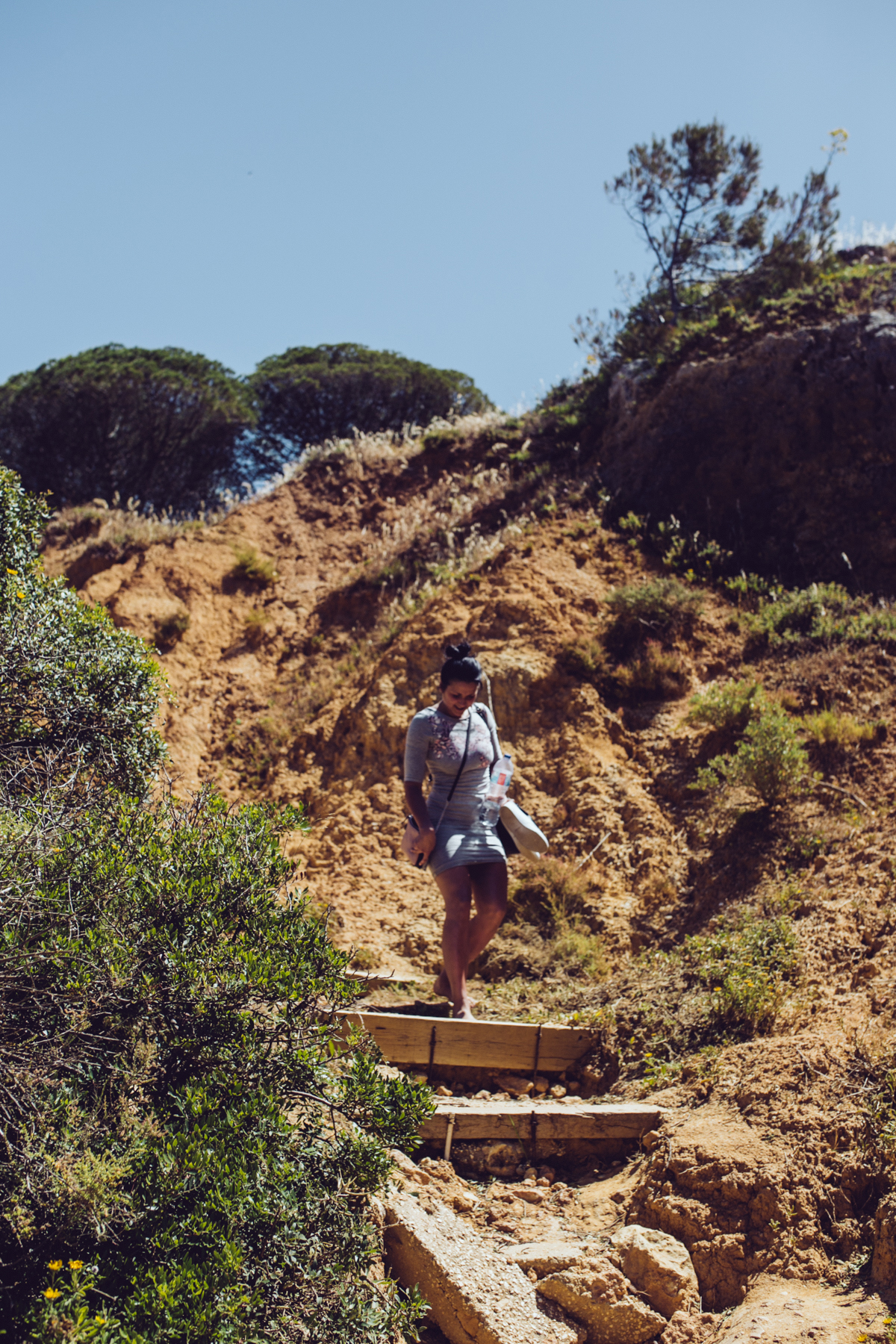 these are the sketchy steps you should be looking for if you wanna indulge in some private nude sunbathing!