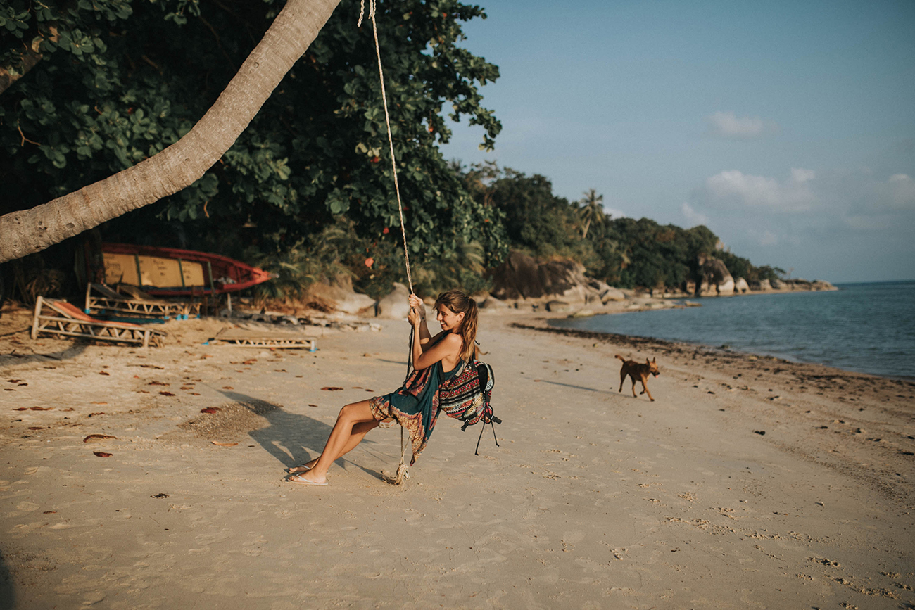 the beach 5 metres from our bungalow. and my first doggy friend (in the next half hour i met about 7 more)