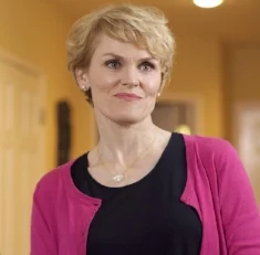 Stephnie Weir.jpg