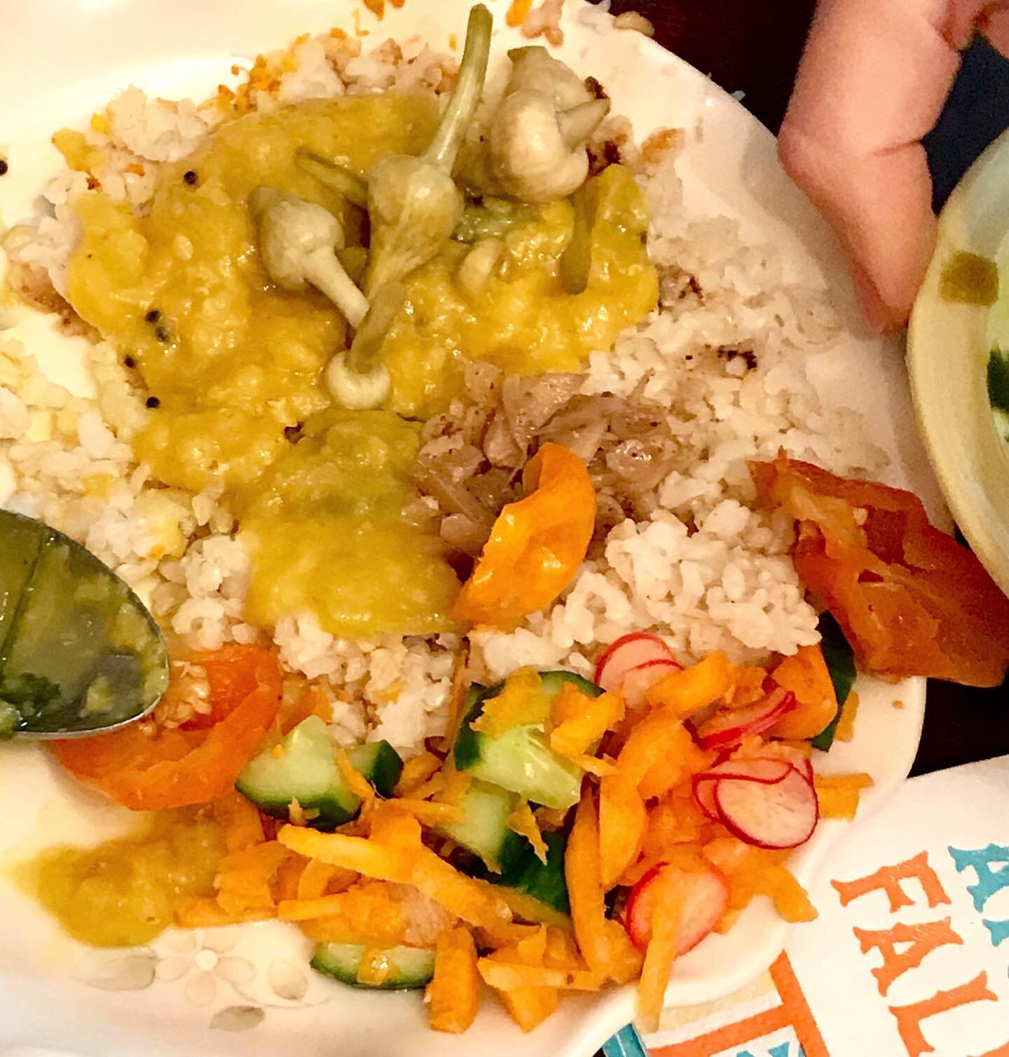 At 12 ⏰Fermented Garlic scape pickle big flower heads atop simple Dahl, at 3 ⏰fermented Hot peppers and about 2:45, is fermented green beans ( soon to be a mystery jar!) brown rice, and salad dressed 👗 👞by turmeric ginger pickle plus! #dinner #ferm