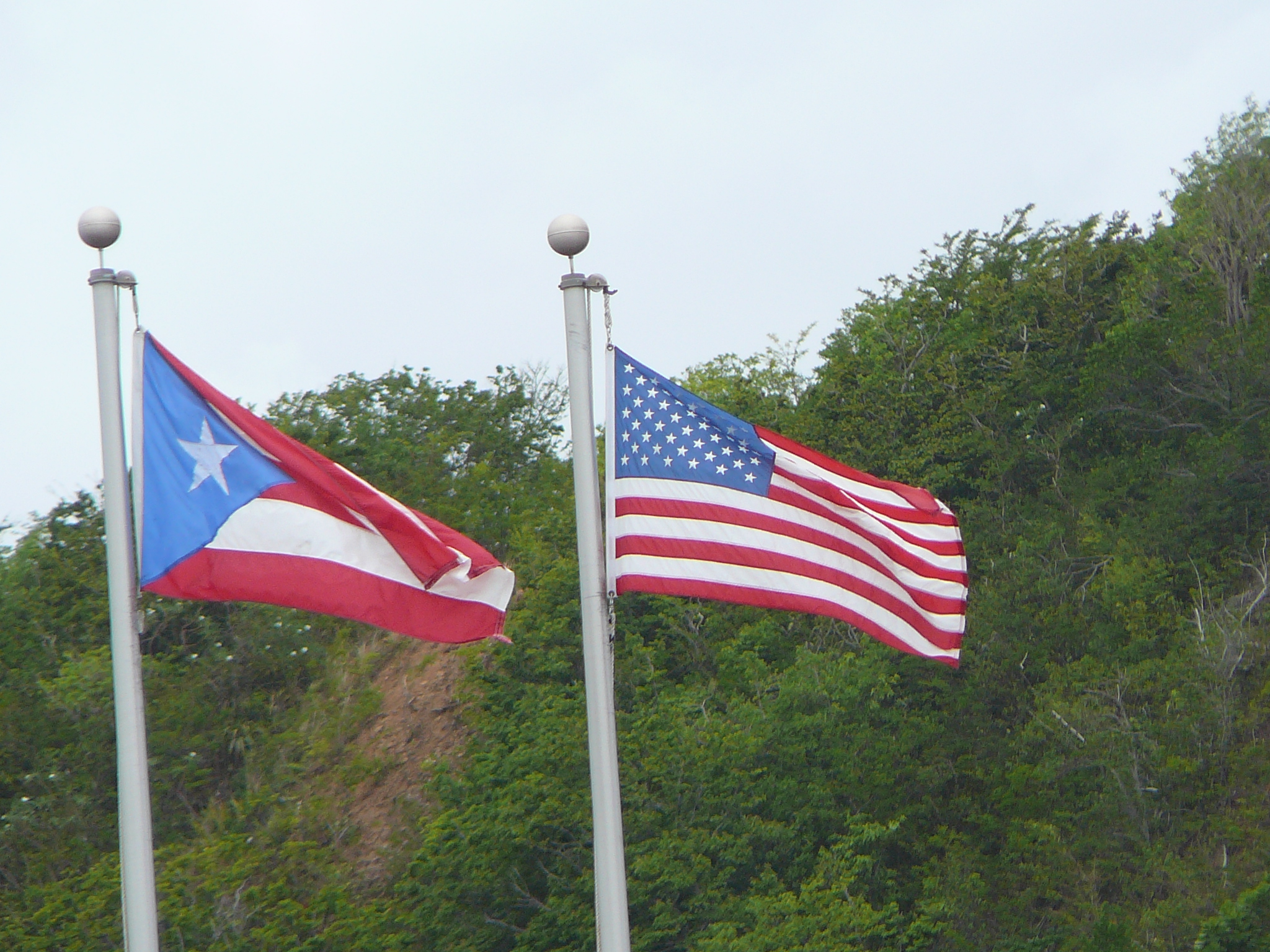  Puerto Rico has been a territory of the U.S. since 1898. Puerto Ricans have all the rights of "natural born" U.S. citizens, but cannot vote in presidential elections and have no voting representation in Congress. 