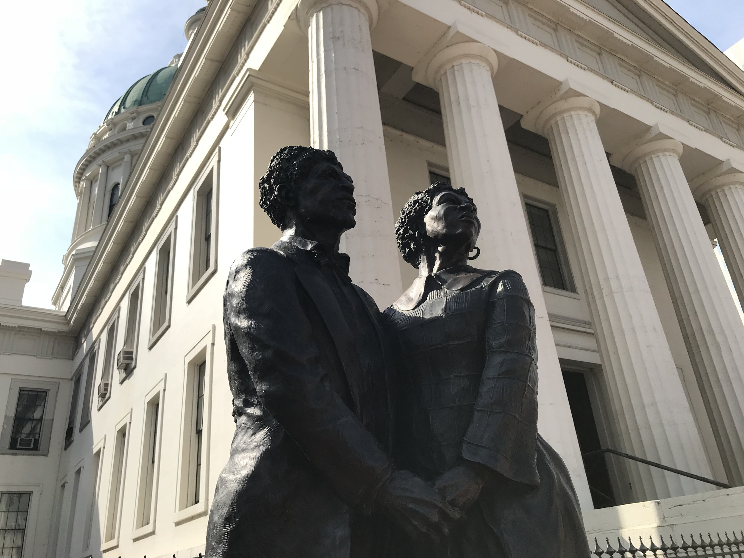 Dred Scott and his wife, portrayed in front of the St. Louis courthouse where he challenged his status as a slave. 