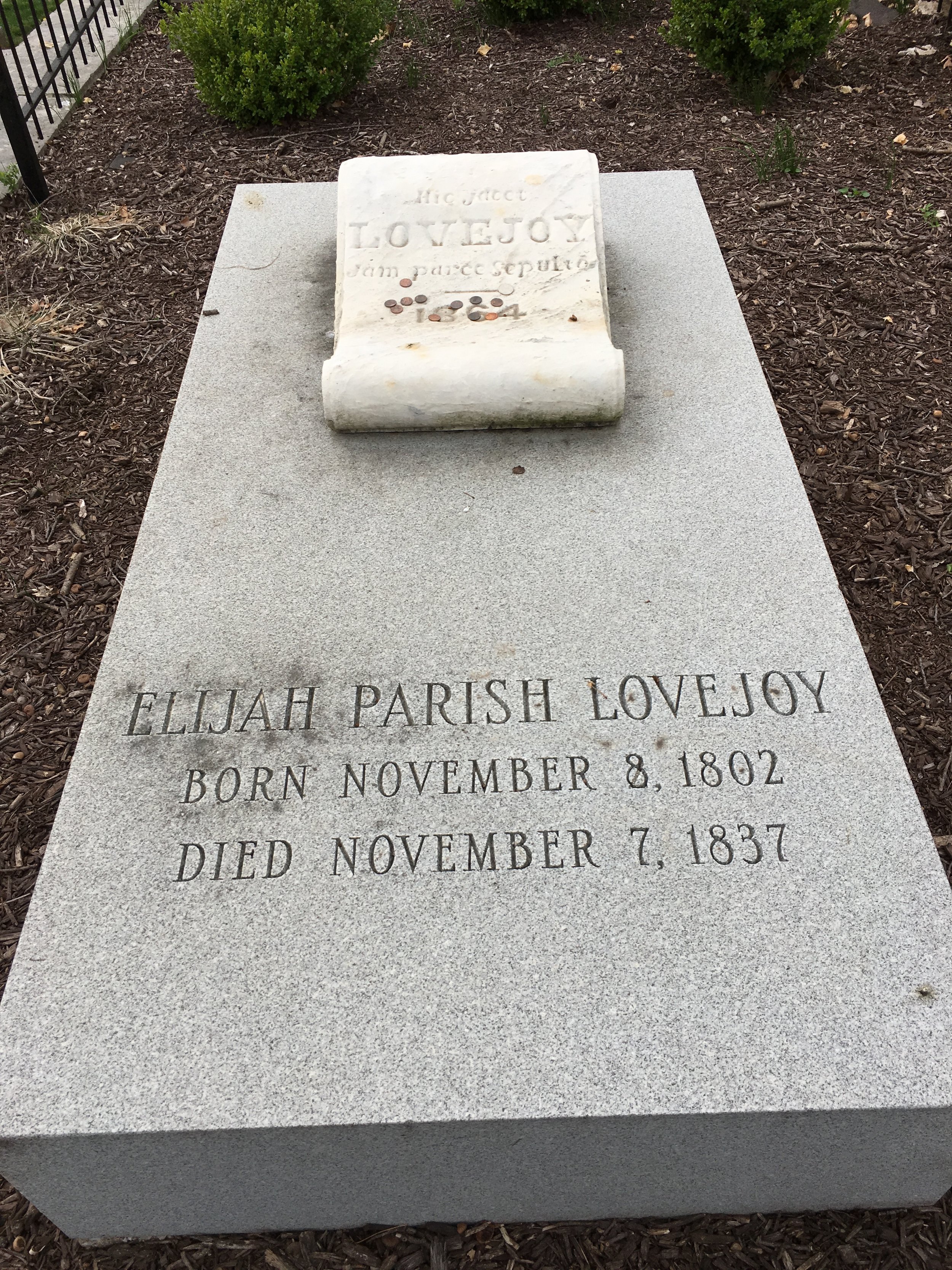  A grave marker near the monument to Elijah Parish Lovejoy in Alton, Ill. 