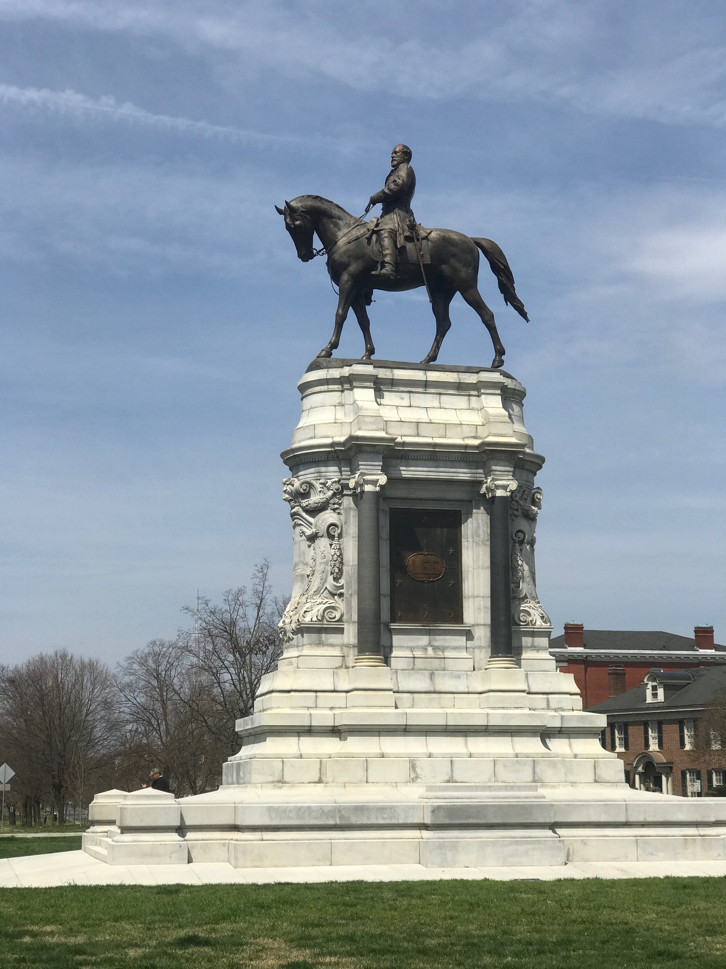  General Lee’s statue on Richmond’s Monument Ave. when I visited in 2019. More about Monument Ave.  here . 