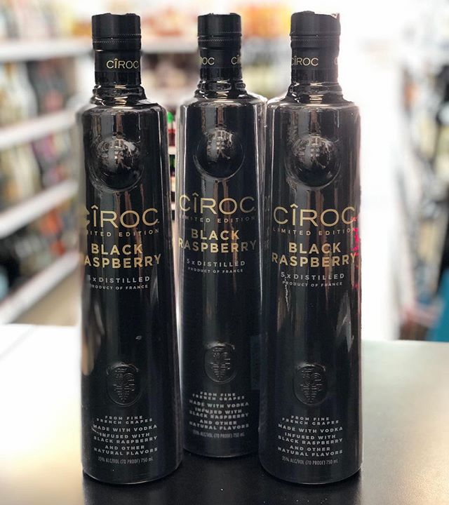 CIROC LIMITED EDITION BLACKRASPBERRY VODKA‼️
Ultra premium french vodka, gluten free and distilled five times to ensure high quality. Enjoy on the rocks, as a shot or mixed in your favorite cocktail. 🍸🍹🙌
.
.
.
.
.
.
@ciroc @diddy #ciroc #cirocblac