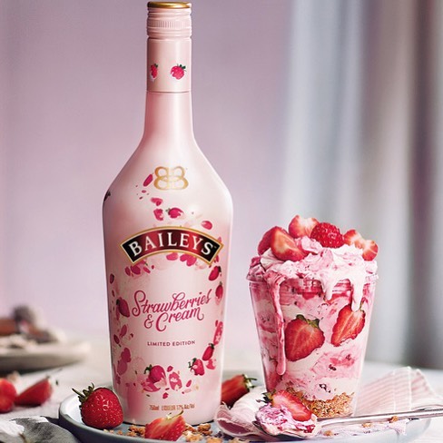 🍓🍓 Keep things sweet with Baileys Strawberries &amp; Cream Milkshakes. 🍓🍓It's the perfect way to treat yourself (and your friends!).🤤 Find it at Primo Fine Wine &amp; Spirits. 
#baileys #baileysstrawberriesandcream #irishcream #irishliquor #spec