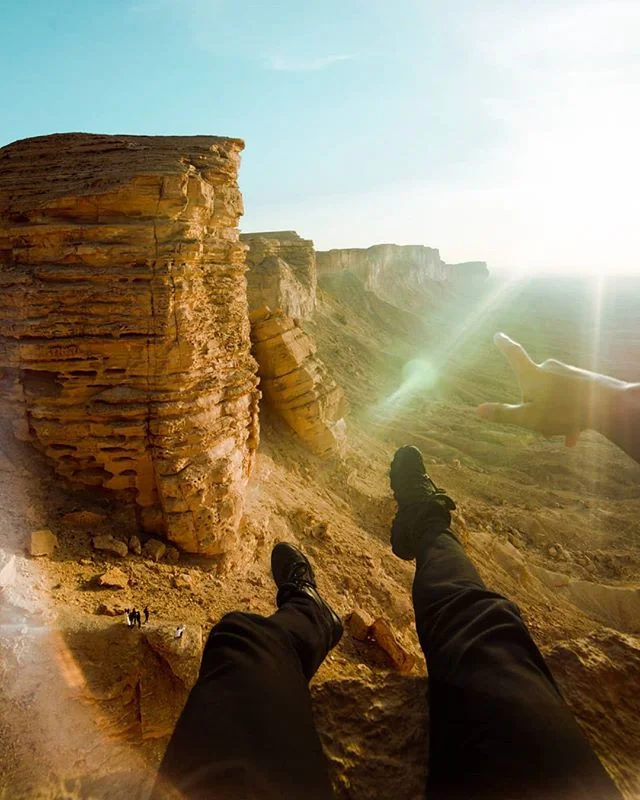 &bull;hanging out on the 'edge of the world' enjoying the view, trying to see how many acrophobics I can trigger😂
-
&bull;ac&middot;ro&middot;pho&middot;bi&middot;a /ˌakrəˈfōbēə/ noun.
|extreme or irrational fear of heights|