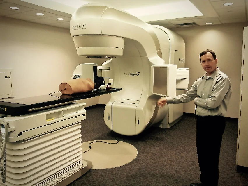As the former head of global recruiting at Varian Medical Systems, Eric often demonstrated to visitors how the latest cancer fighting technology worked to save lives. Being part of a team to battle cancer around the world and hearing the stories of cancer survivors during the day often inspired him to get to the easel in the evening.