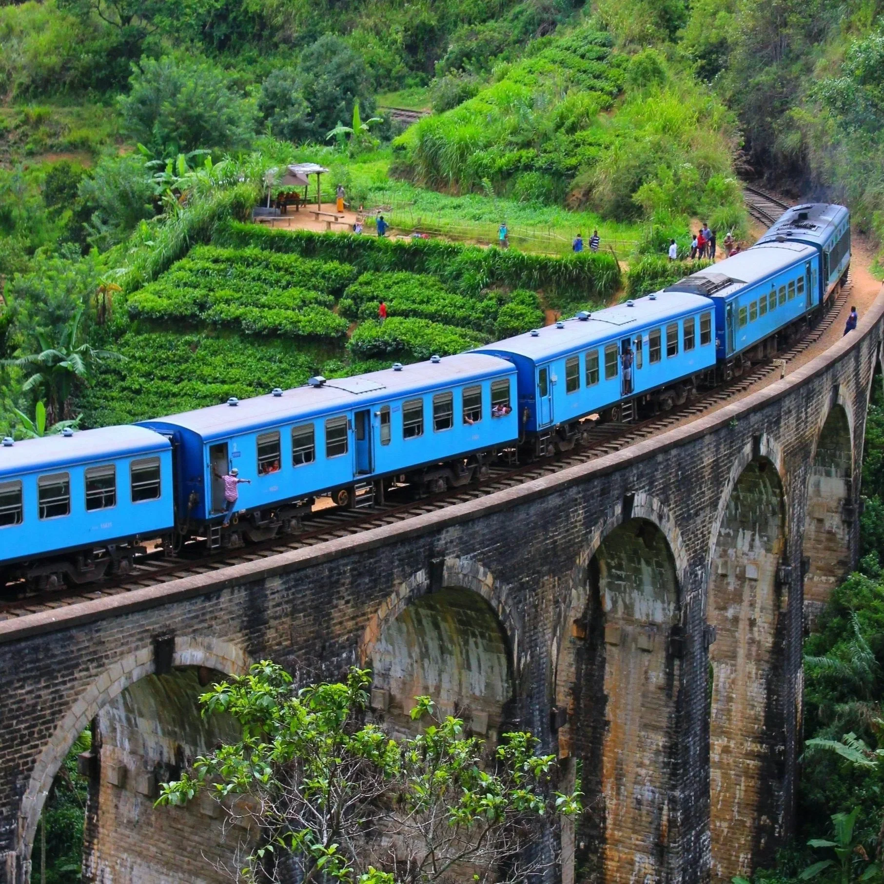 Train+Sri+Lanka+unsplash.jpg