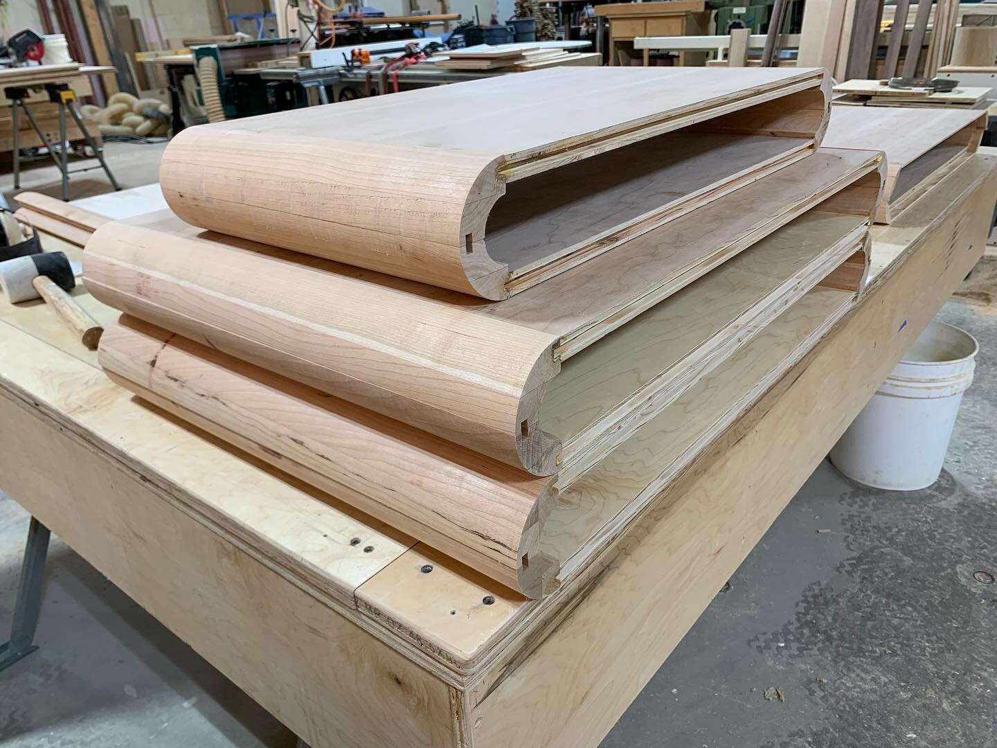 custom kichun #customkitchen #rectround #woodcraft #kitchendesign #midwestdesign #northshore #evanstonillinois #repeatcustomer #thickorthin #aboveandbeyond #lovemakingwhatyoulove #newbreedfurniture