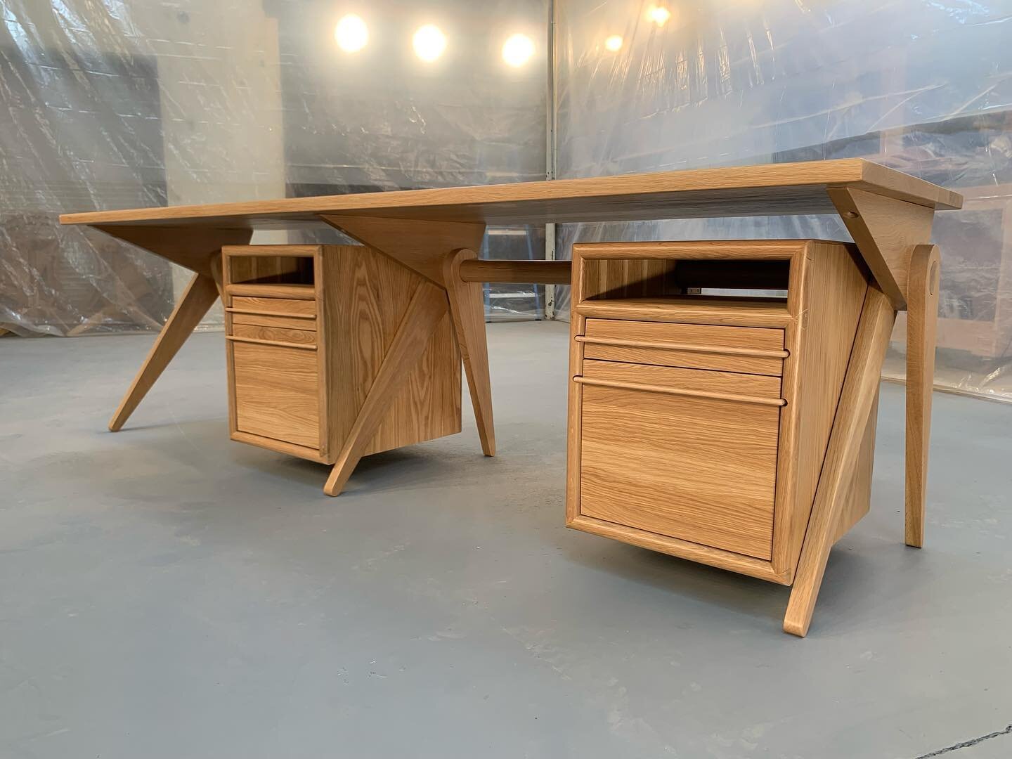 Kid A Double Desk #solidwhiteoakdesk #heirloom #worldclass #dynamicworkstation #elegantdesign #simplequietude #midwestmodern #kenoshastrong #patienceisavirtue #rockyriverohio #lovemakingwhatyoulove #newbreedfurniture