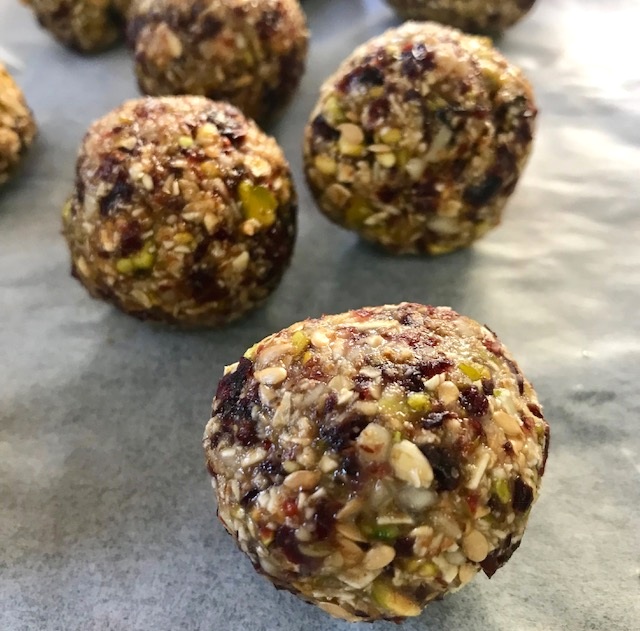 cranberry+%26+pistachio+balls+photo.jpg