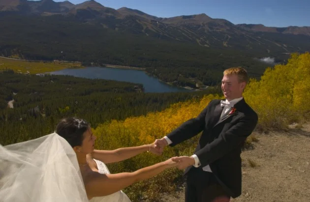 { REAL MOUNTAIN WEDDINGS } Wedding Photography near Breckenridge, Colorado by Studio Kiva.