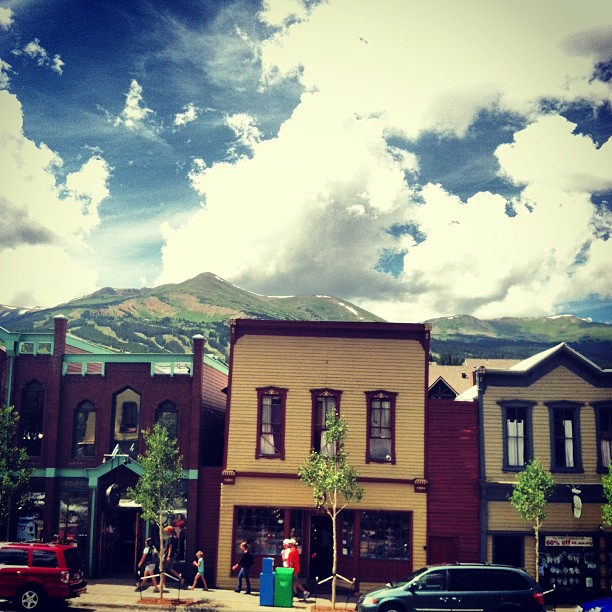 Lots of visitors in town today!