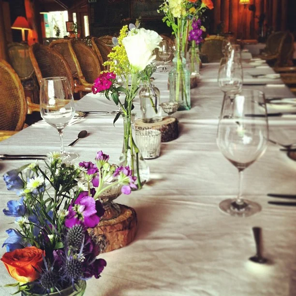Dinner tables are set for the reception. // #keystoneweddings
