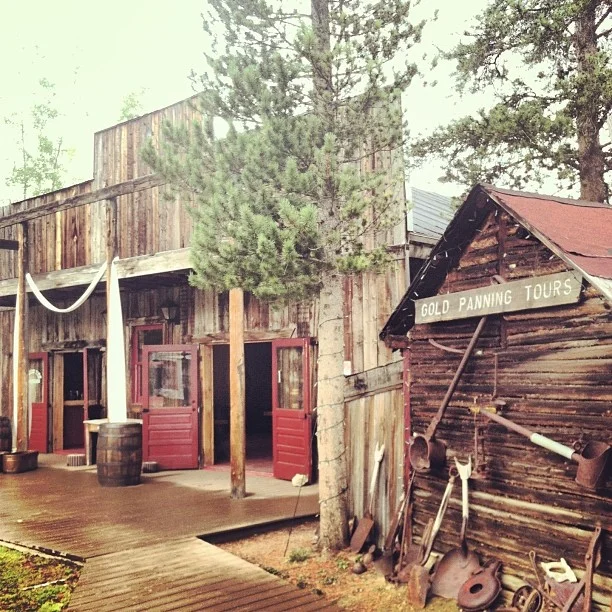 Gold panning relics and saloon at this old mine site. // #breckenridge #venue