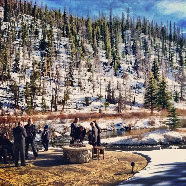 Pre-wedding activities for family and friends include hanging out by the outside fire pit. // #breck #breckweddings #breckenridge #breckbecause #wedding #colorado #sumco #summitcounty