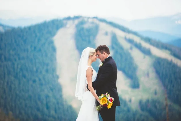 Elizabeth + Scott: Keystone Wedding at the Alpenglow Stube