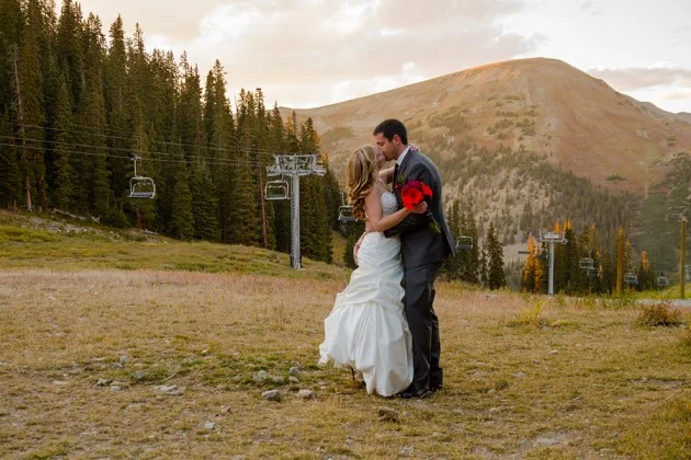 Sara + Kurt: Black Mountain Lodge Wedding at Arapahoe Basin