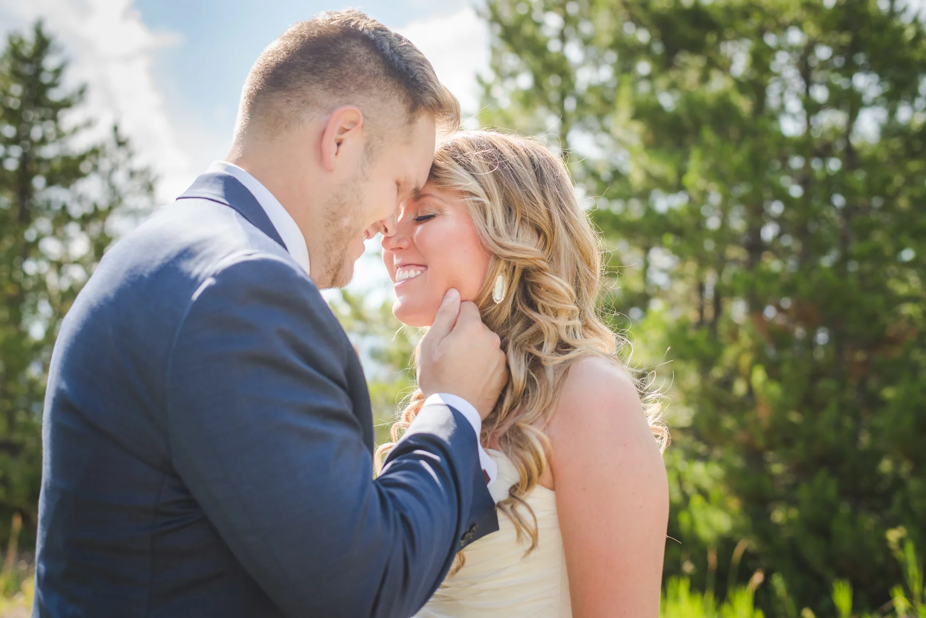 colorado bride and groom small wedding by lake dillon | summit mountain weddings